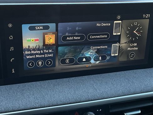 Used 2025 Nissan Kicks SV image 29