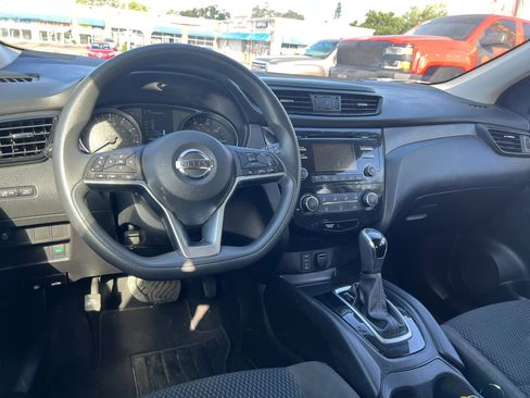 Used 2017 Nissan Rogue Sport S FWD image 13