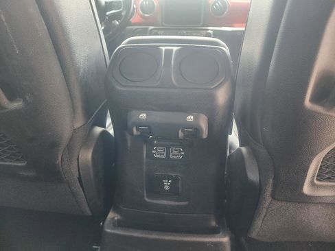 Used 2021 Jeep Wrangler Unlimited Rubicon AWD/4WD image 10