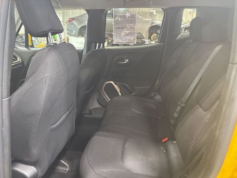 Used 2017 Jeep Renegade Latitude AWD/4WD image 16