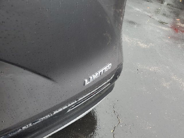 Used 2025 Toyota Sienna Limited AWD/4WD image 8