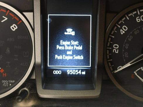 Used 2023 Toyota Tacoma TRD Off-Road AWD/4WD image 4