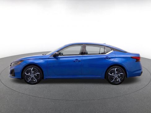 Used 2025 Nissan Altima 2.5 SR FWD image 4