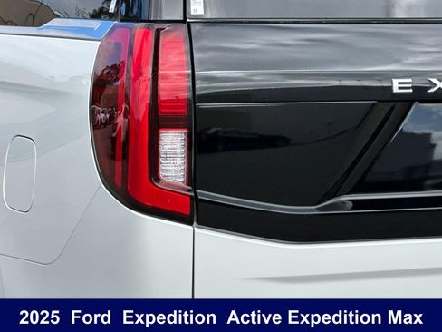 Used 2025 Ford Expedition Max Active RWD image 37
