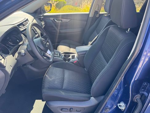 Used 2020 Nissan Rogue SV FWD image 9