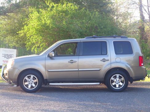 Used 2010 Honda Pilot Touring image 2