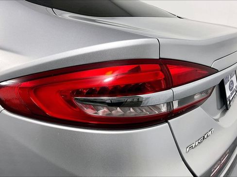 Used 2018 Ford Fusion SE w/ Fusion SE Technology Package FWD image 29