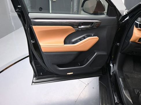 Used 2026 Toyota Highlander Platinum image 20