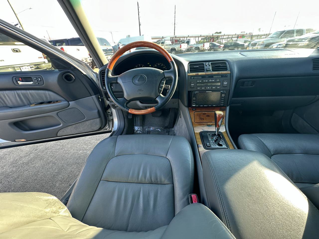 Used 1999 Lexus LS 400 w/ Premium Pkg RWD image 44