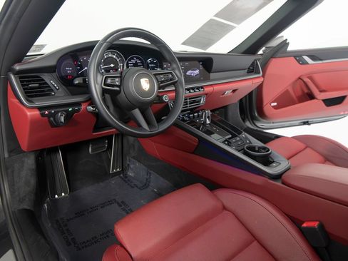 Certified 2022 Porsche 911 Cabriolet image 4