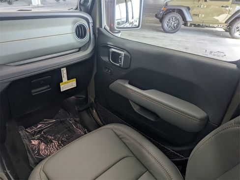 New 2025 Jeep Gladiator Mojave image 19