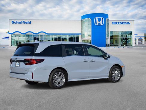 New 2026 Honda Odyssey Touring image 3