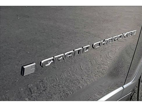 Used 2022 Jeep Grand Cherokee Altitude AWD/4WD image 8