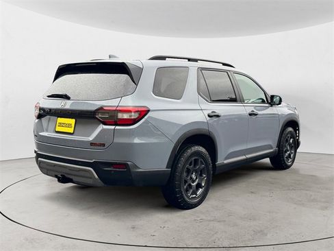 Used 2025 Honda Pilot TrailSport image 5