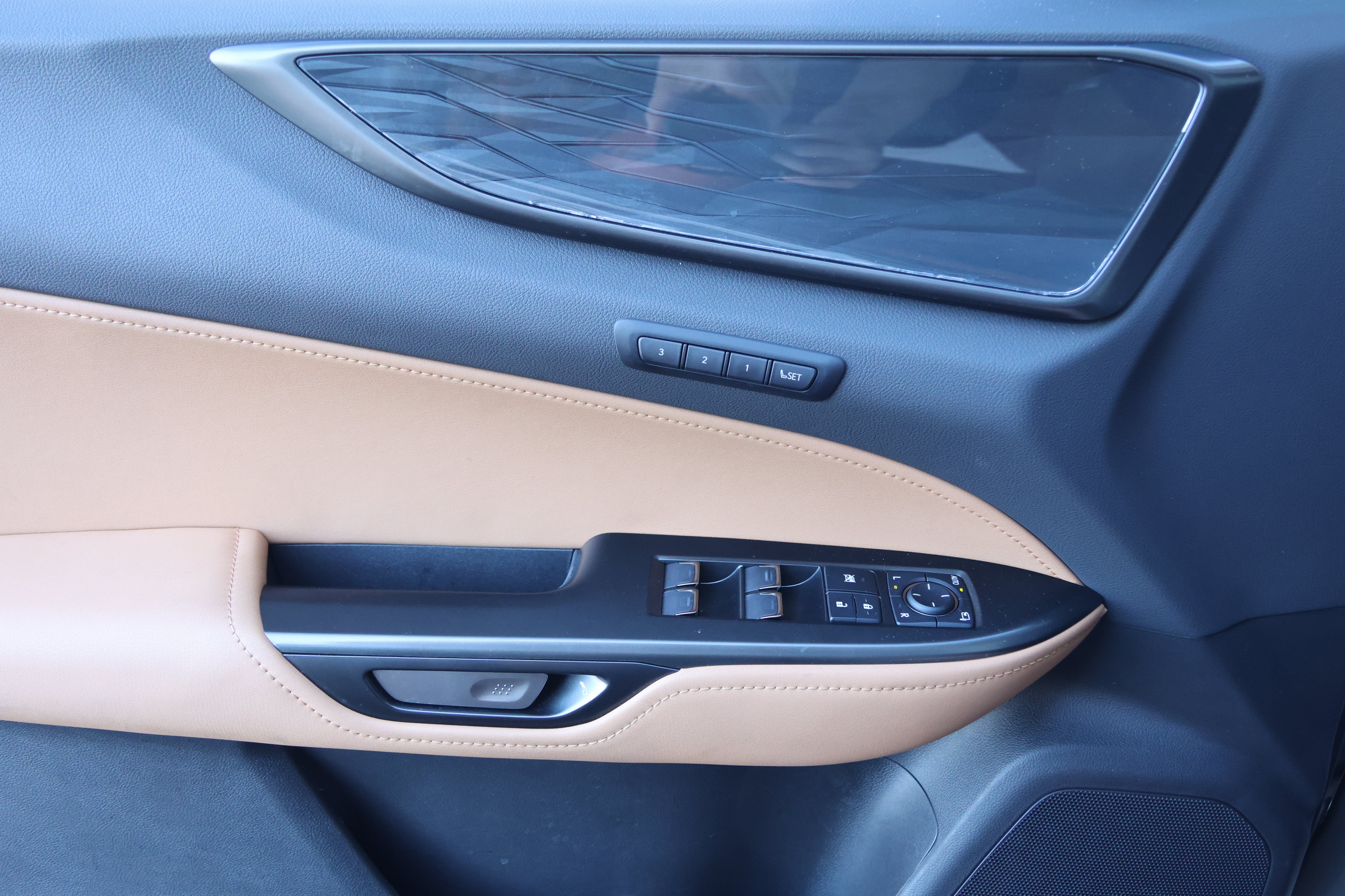 Used 2025 Lexus NX 350 AWD w/ Premium Package image 12