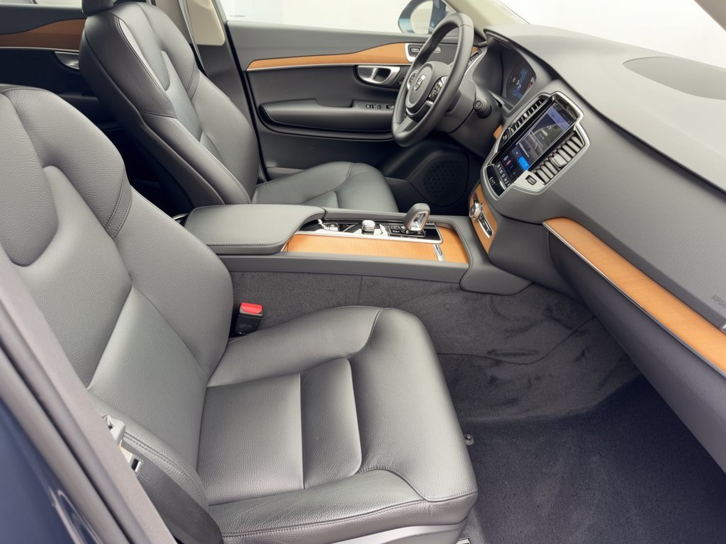 Used 2024 Volvo XC90 B6 Plus w/ Protection Package Premier AWD/4WD image 30
