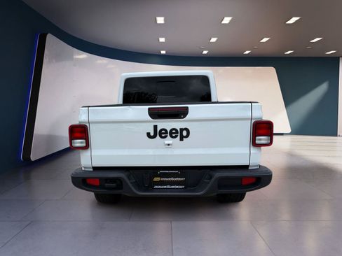 Used 2024 Jeep Gladiator Sport AWD/4WD image 4