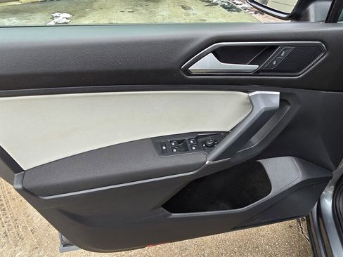 Used 2018 Volkswagen Tiguan S image 11