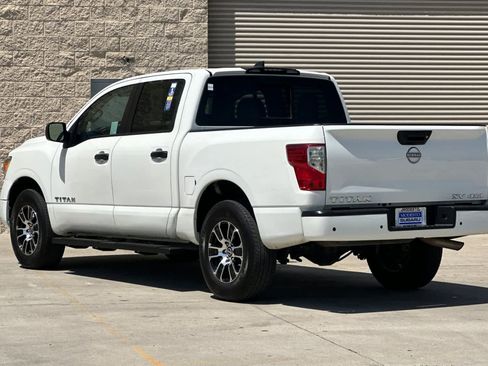 Used 2023 Nissan Titan SV image 5