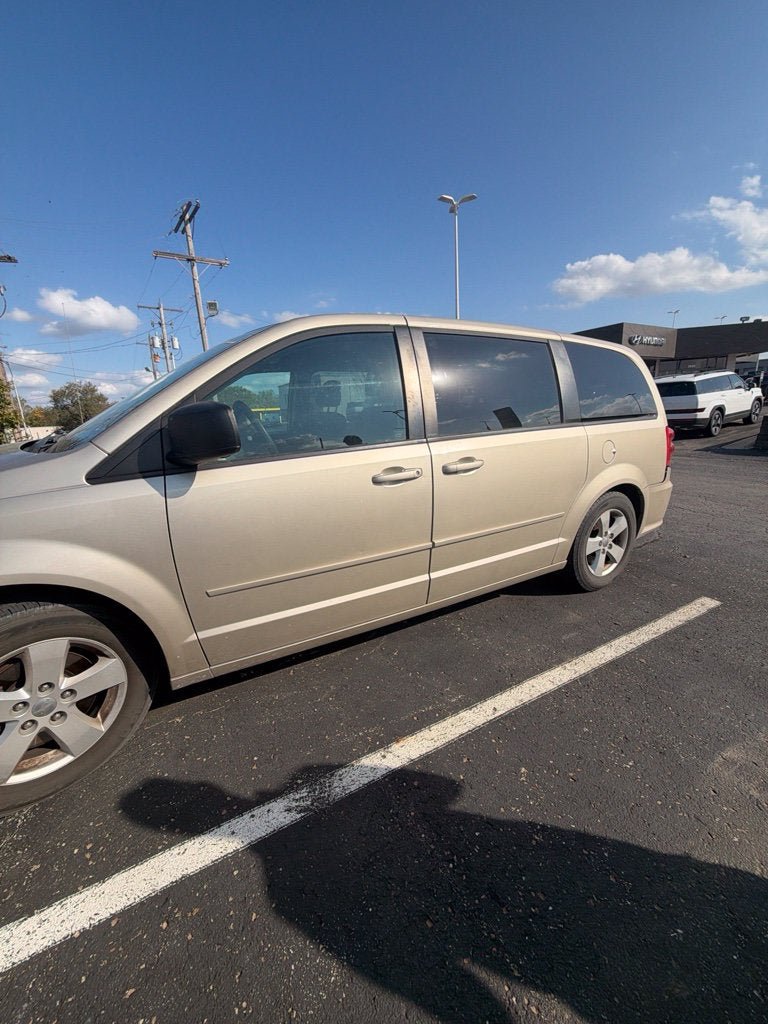 Used 2013 Dodge Grand Caravan SE FWD image 2