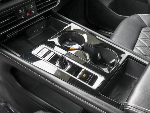 Used 2024 Volkswagen Atlas SEL Premium R-Line image 28