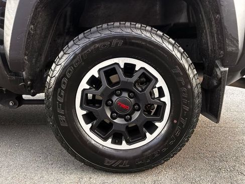 Used 2024 Toyota Tacoma TRD Off-Road AWD/4WD image 32