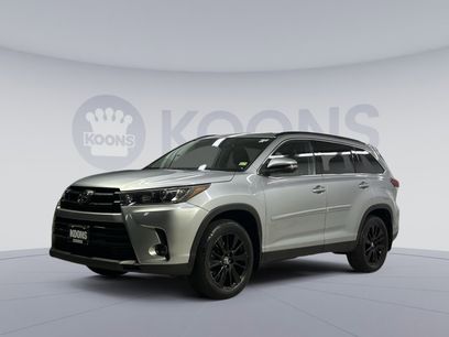Used 2019 Toyota Highlander SE
