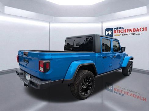 Used 2025 Jeep Gladiator Sport AWD/4WD image 4