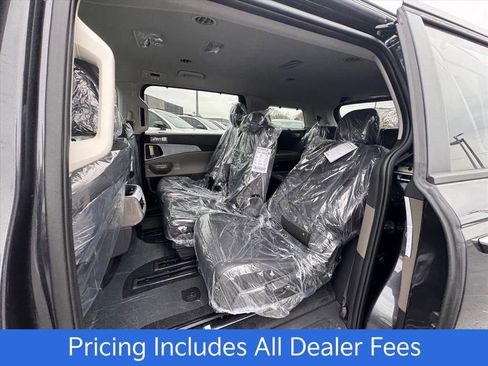 New 2026 Kia Carnival EX FWD image 9