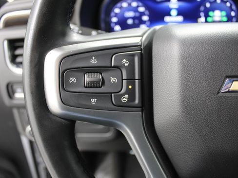 Used 2023 Chevrolet Suburban Premier image 10