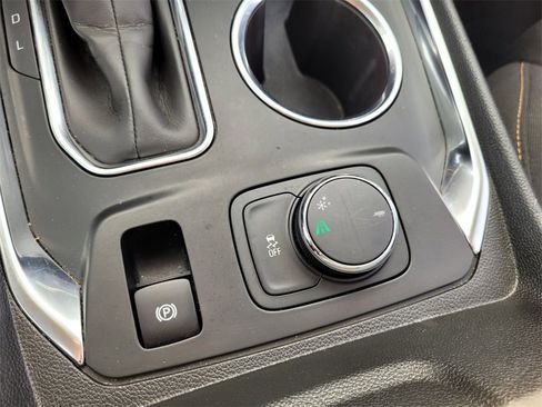 Used 2021 Chevrolet Traverse LT image 30