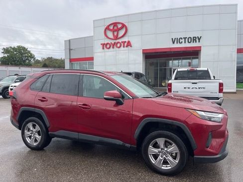 Used 2025 Toyota RAV4 XLE image 1