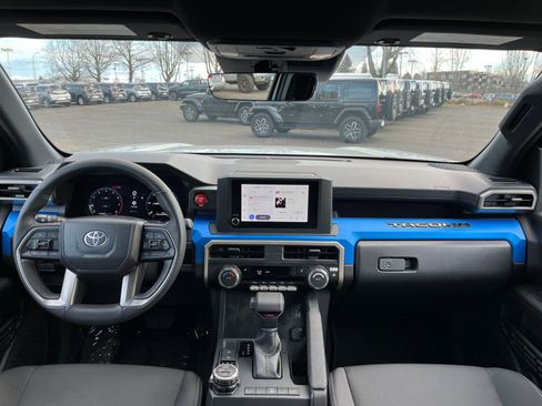 Used 2025 Toyota Tacoma TRD Off-Road image 33