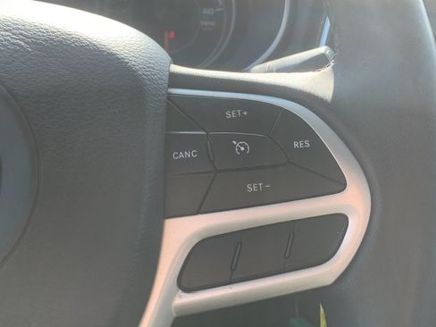 Used 2022 Jeep Cherokee Latitude w/ Trailer Tow Group AWD/4WD image 30