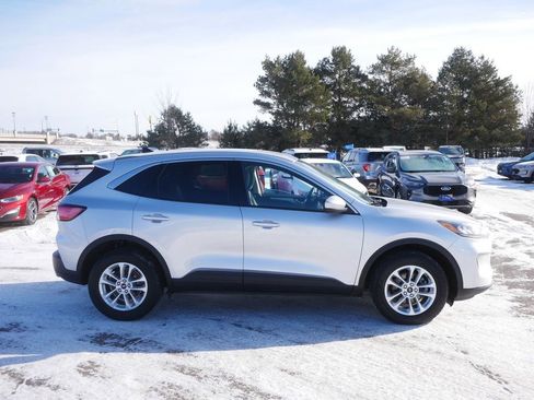 Certified 2020 Ford Escape SE image 4