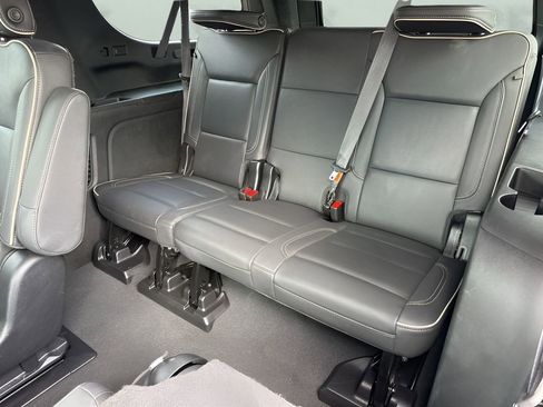 Used 2023 Chevrolet Suburban Premier image 26