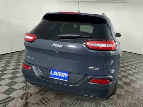 Used 2018 Jeep Cherokee Latitude Plus w/ Cold Weather Group AWD/4WD image 10