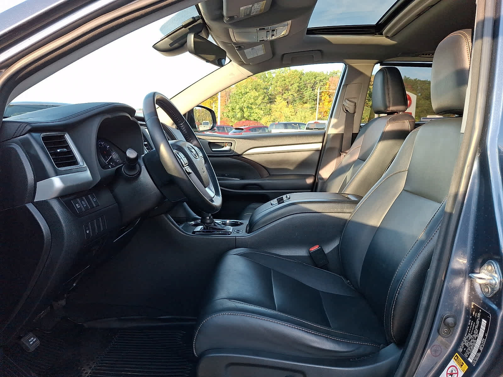 Used 2018 Toyota Highlander XLE AWD/4WD image 16