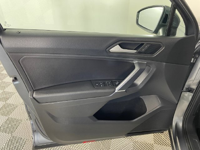 Used 2020 Volkswagen Tiguan SE w/ Panoramic Sunroof Package AWD/4WD image 15