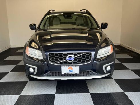 Used 2016 Volvo XC70 T5 Premier w/ Proximity Package image 2