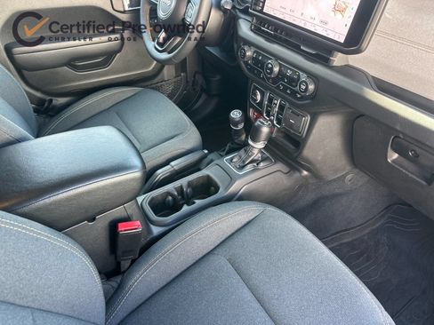 Used 2024 Jeep Wrangler Unlimited AWD/4WD image 16