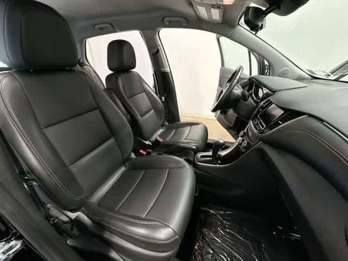 Used 2022 Chevrolet Trax LT w/ Premium Seat Package AWD/4WD image 21