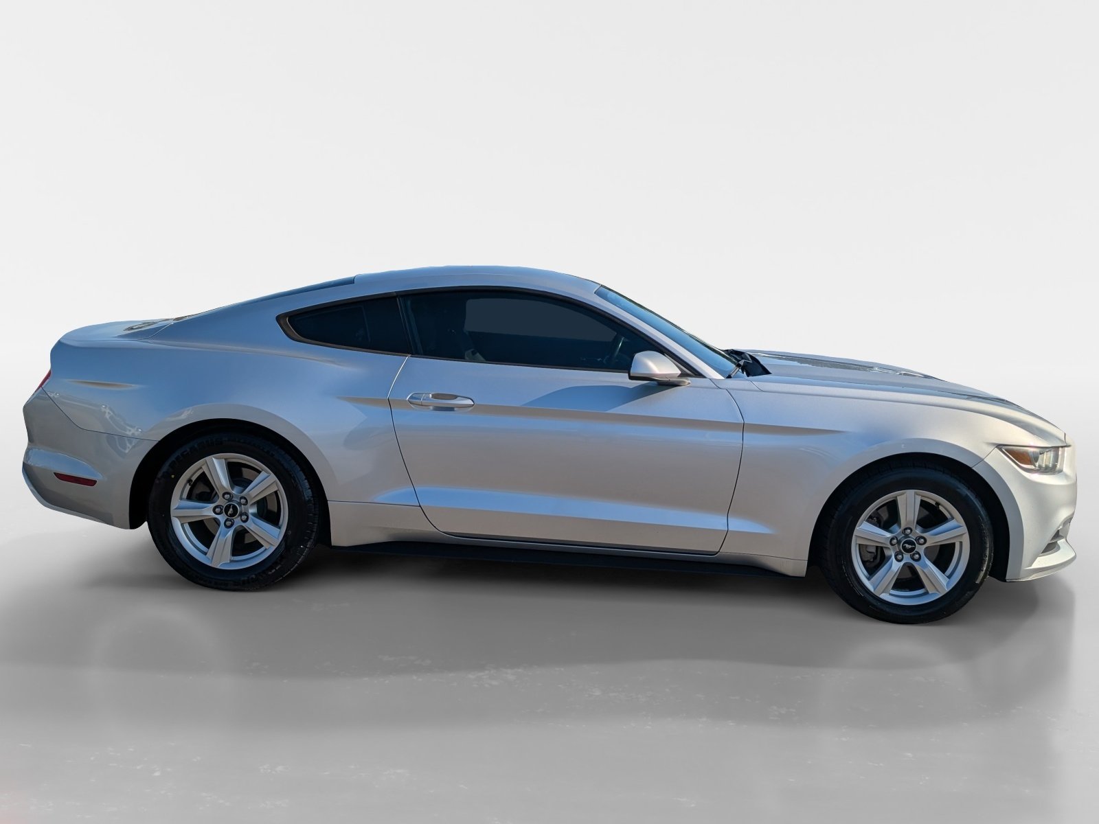 Used 2016 Ford Mustang Coupe RWD image 3