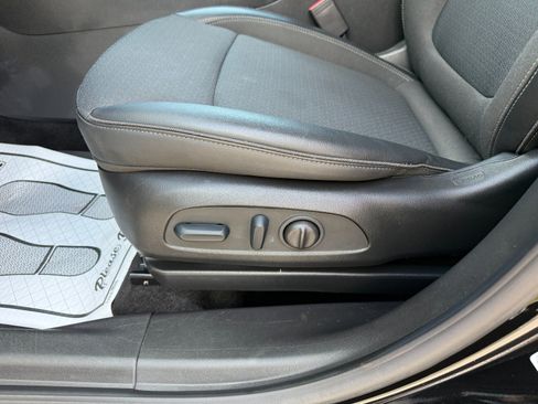 Used 2023 Buick Encore GX Select AWD/4WD image 23