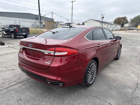 Used 2017 Ford Fusion SE w/ Fusion SE Technology Package image 4
