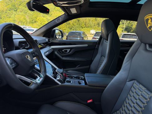 Used 2021 Lamborghini Urus image 11