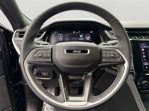 Used 2023 Jeep Grand Cherokee L Laredo AWD/4WD image 19