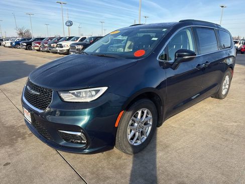 Used 2022 Chrysler Pacifica Touring-L image 26