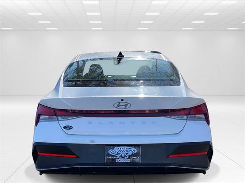 Certified 2024 Hyundai Elantra SEL image 5