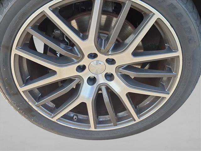 Used 2017 Maserati Levante w/ Luxury Package AWD/4WD image 26